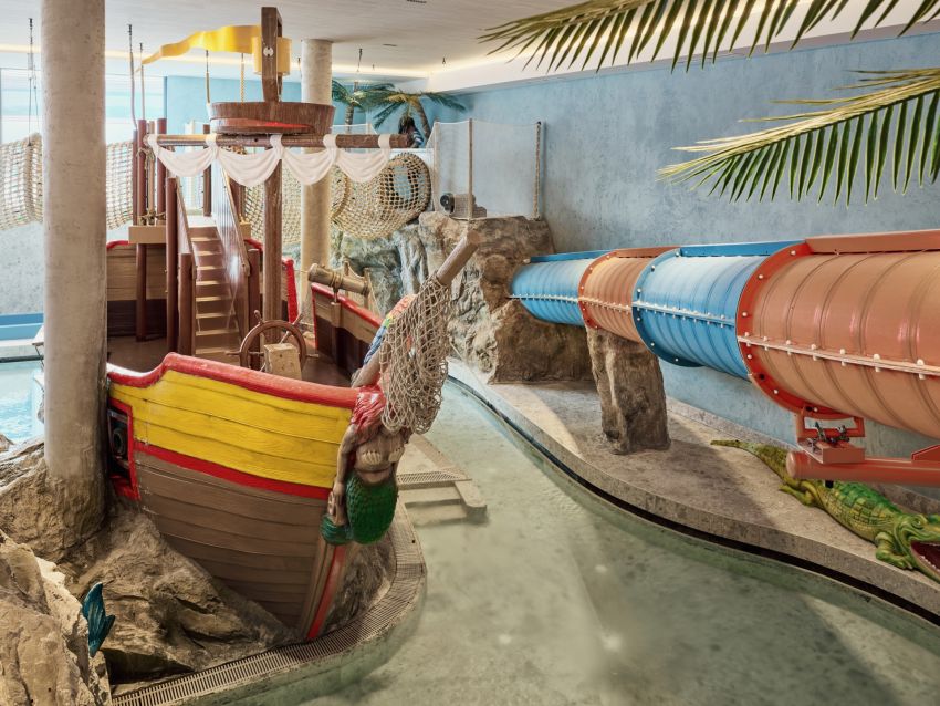 Kinder Pool mit Piratenschiff Kinder Pool mit Piratenschiff