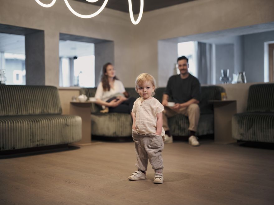 Kind im Spielbereich Kind im Spielbereich