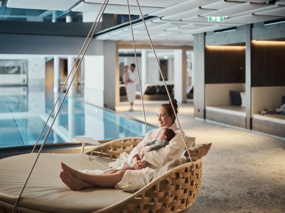 Pool mit Mama und Kind Pool mit Mama und Kind