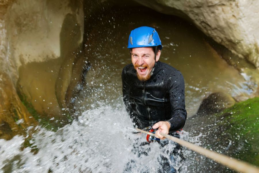 Glücklicher Mann beim Canyoning Glücklicher Mann beim Canyoning
